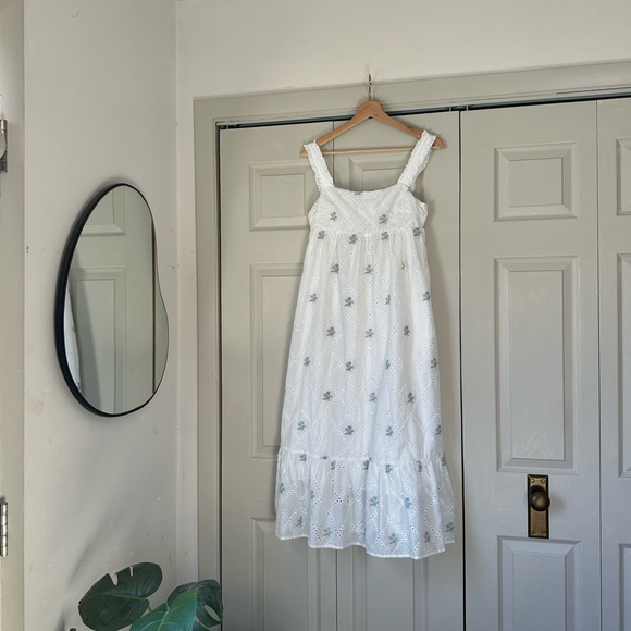 Storia Dresses & Skirts - Storia White Floral Embroidered Midi Babydoll Dress